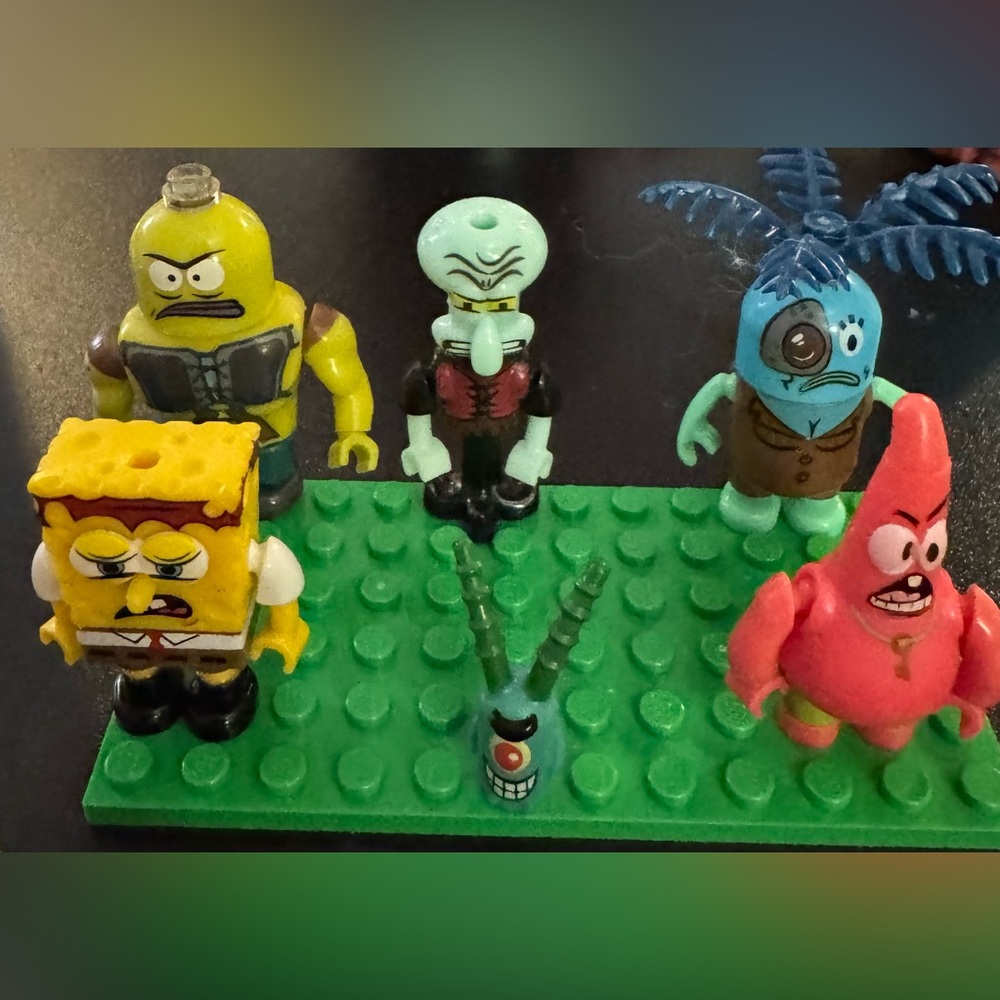 the “Post-Apocalyptic Figure Pack” from Mega Bloks